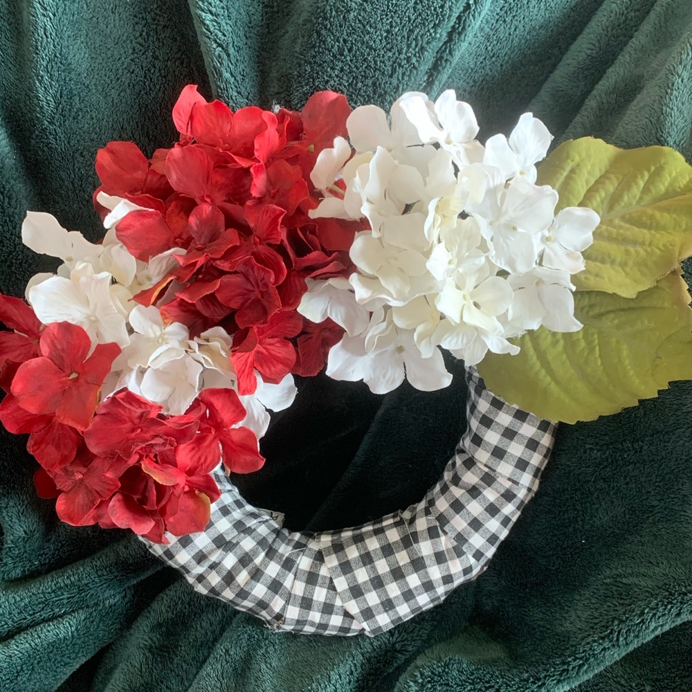 11” Black/White Buffalo Check Wreath with Dark Red and White Flowers